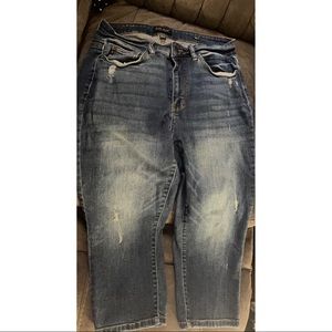 Capri Fit Distressed Judy Blues